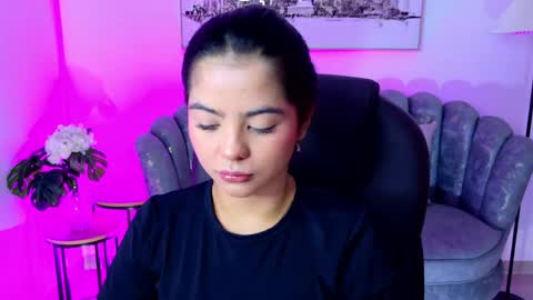 Layla Breezee online show from May 10, 11:27 am
