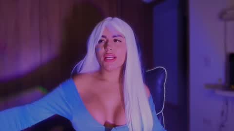 Layla online show from May 30, 1:04 am
