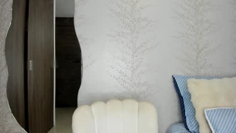 Layla Vanegas online show from February 26, 11:52 pm