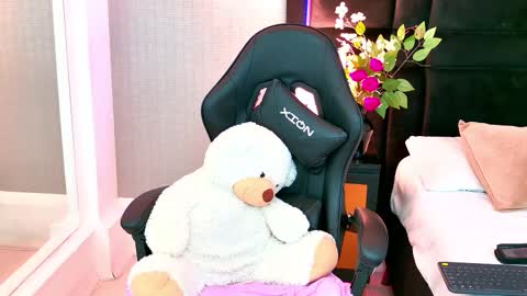 Lau online show from November 20, 6:49 pm