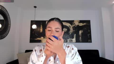 Layla online show from March 5, 3:40 am