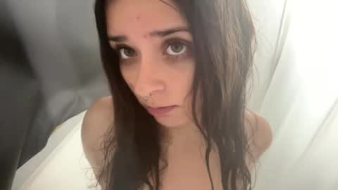 Snapshot of laylakutiex chatting on October 21, 6:18 am Layla online show from October 21, 6:18 am