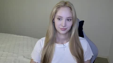 LaylaPretty001 online show from December 5, 5:50 am