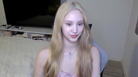 LaylaPretty001 online show from April 6, 4:21 am