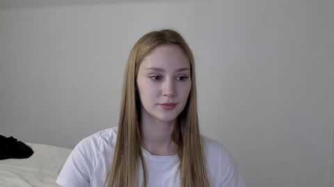 Laylla001 online show from December 5, 6:37 am