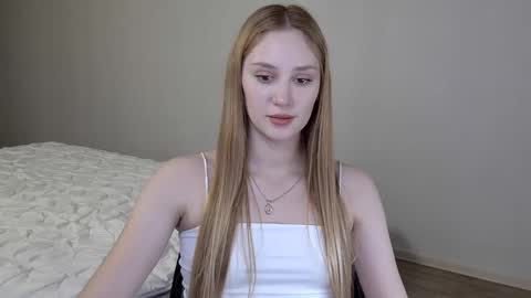 Laylla001 online show from January 15, 9:45 am