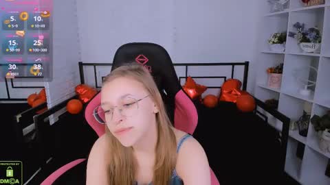 layriantavee online show from February 20, 7:01 am