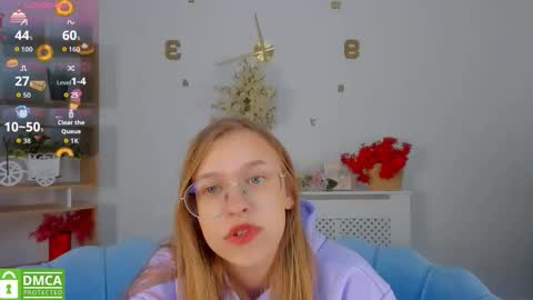 layriantavee online show from October 3, 6:43 am