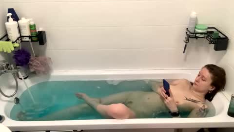 lazy_dazzy online show from October 4, 11:41 am