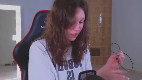 Lea online show from February 4, 4:44 pm