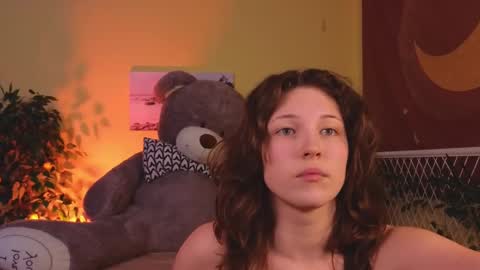 Snapshot of lea_belle_ chatting on February 22, 8:31 pm Lea online show from February 22, 8:31 pm