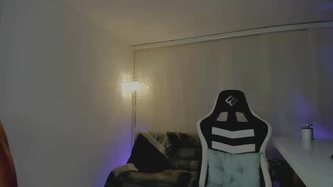 leah_cute3 online show from February 28, 5:33 am