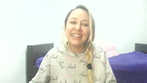 Snapshot of leah_susman chatting on September 30, 1:49 am leah_susman online show from September 30, 1:49 am