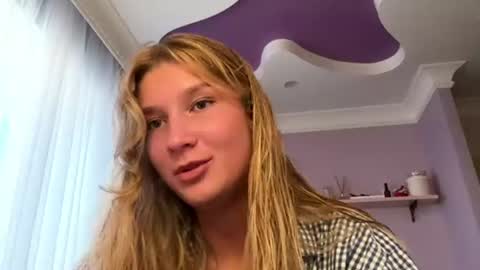 Taya online show from June 17, 4:56 pm
