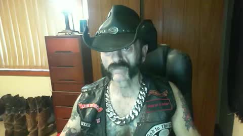leathergreaser online show from May 12, 9:13 pm