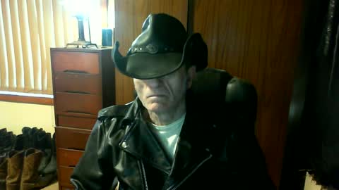 leathergreaser online show from July 3, 11:42 pm