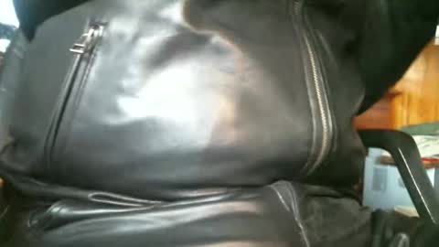 Snapshot of leathermotocross001 chatting on October 5, 4:25 pm Leathermotocross online show from October 5, 4:25 pm