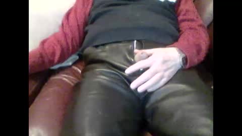 leatherpants68 online show from April 1, 8:39 pm