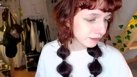 leelooyolo online show from April 10, 9:41 pm