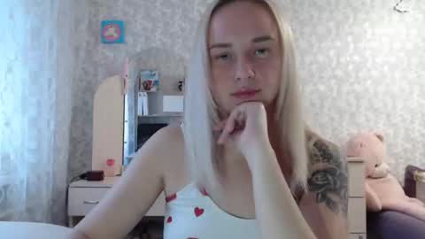 Snapshot of leggywily25 chatting on October 23, 10:17 am leggywily25 online show from October 23, 10:17 am