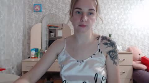 Snapshot of leggywily25 chatting on December 4, 2:53 pm leggywily25 online show from December 4, 2:53 pm