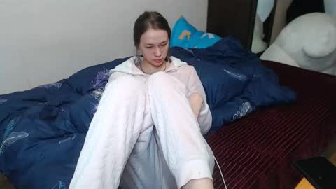 Snapshot of leila_bambi chatting on February 22, 2:17 am leila_bambi online show from February 22, 2:17 am