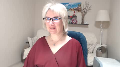 Leila Kinky online show from March 4, 8:55 am