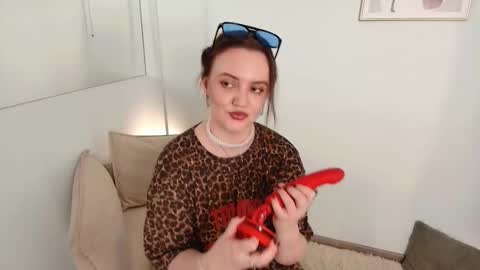 Lela online show from December 5, 2:48 pm