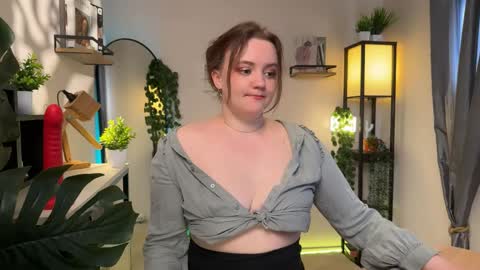 Lela online show from April 4, 9:55 pm