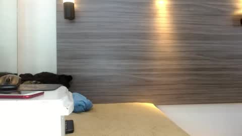 lelehott01 online show from July 8, 7:34 am