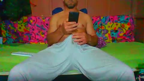 Snapshot of lemao77 chatting on October 18, 2:05 am SEX  MASTER online show from October 18, 2:05 am