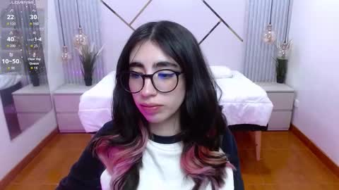 Snapshot of lena_roses chatting on October 7, 8:16 pm Lena online show from October 7, 8:16 pm