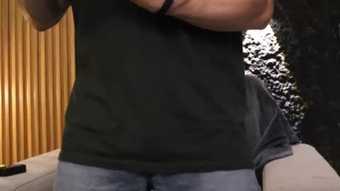 Leo  Diaz online show from February 22, 5:00 am