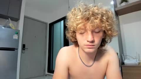 Snapshot of leo_wildd chatting on October 3, 3:37 am leo_wildd online show from October 3, 3:37 am