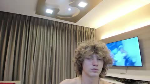 Snapshot of leo_wildd chatting on October 4, 1:31 pm leo_wildd online show from October 4, 1:31 pm