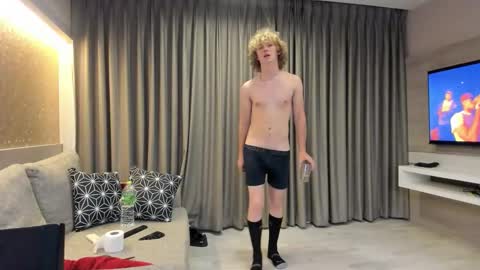 Snapshot of leo_wildd chatting on October 5, 8:05 pm leo_wildd online show from October 5, 8:05 pm