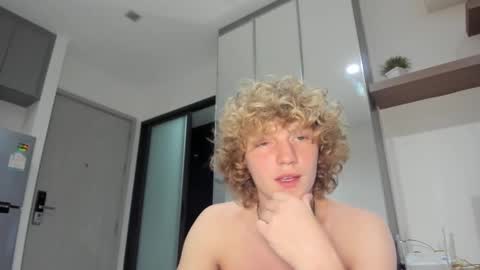 Snapshot of leo_wildd chatting on October 1, 8:24 am leo_wildd online show from October 1, 8:24 am