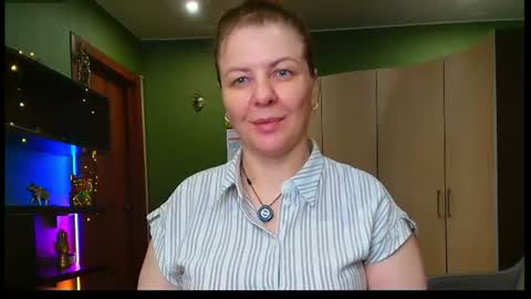 Leona tracie online show from July 6, 8:11 pm