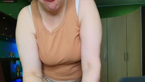 Leona tracie online show from July 11, 9:40 pm