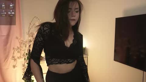 Mia online show from November 9, 10:52 am