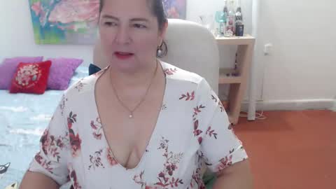 leonela   online show from March 12, 2:04 am