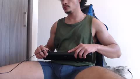 leostorm25 online show from February 4, 9:30 pm