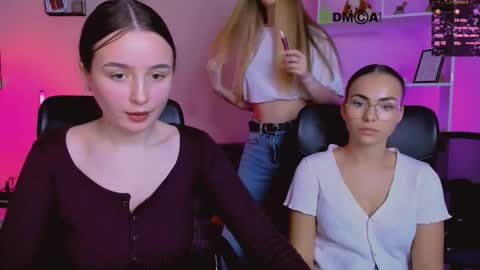 leslie_bird online show from November 29, 11:40 am