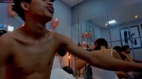 L E S L E Y  AND  D R A K O online show from October 14, 6:22 pm