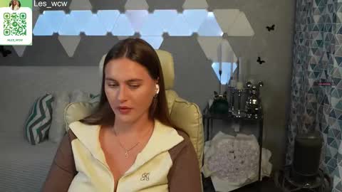 LeslieKorfs online show from September 18, 8:35 pm