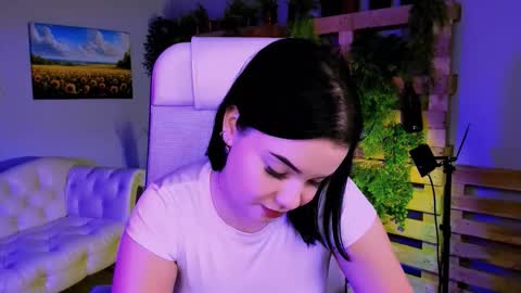 Snapshot of leslierowe chatting on October 25, 6:30 pm LeslieRowe online show from October 25, 6:30 pm