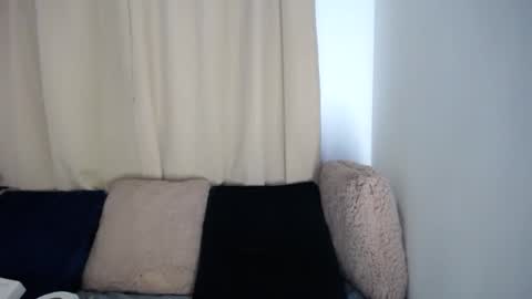 lessliee online show from March 25, 6:09 am