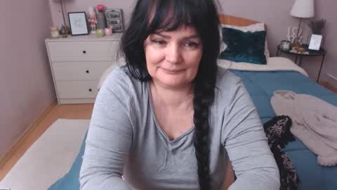 Mary online show from November 16, 5:15 pm