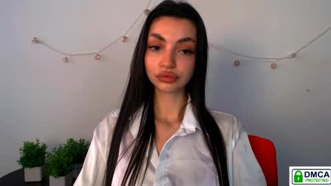 Alexia online show from April 5, 1:52 pm