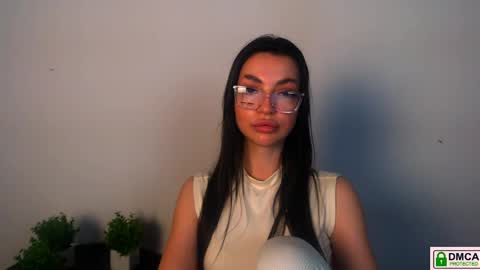 Alexia online show from May 10, 1:39 pm